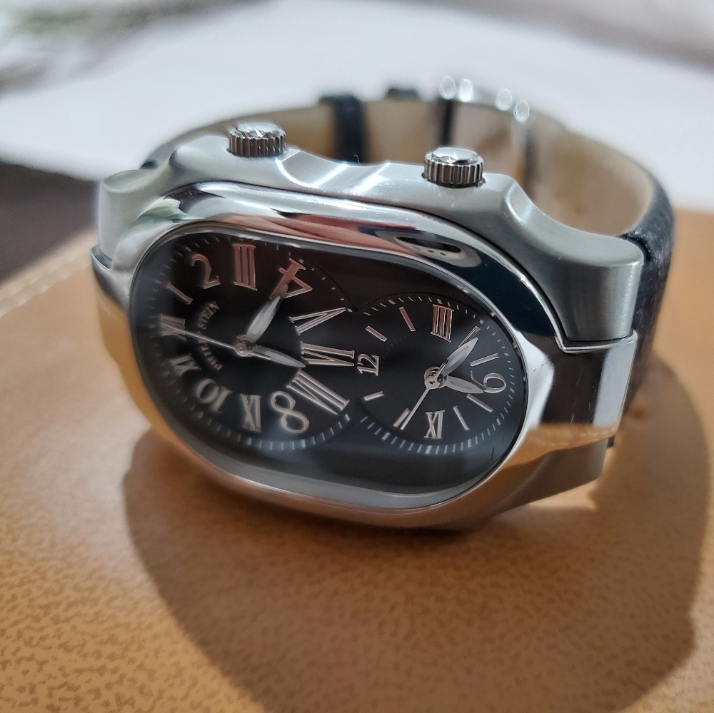 Watch - Picture 2 of 16